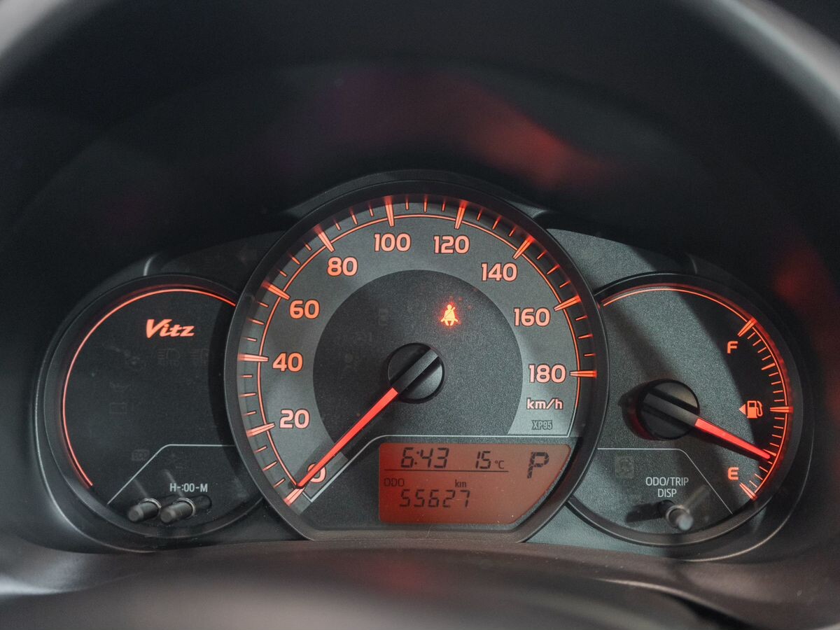 Toyota Vitz 2017 - фото автомобиля