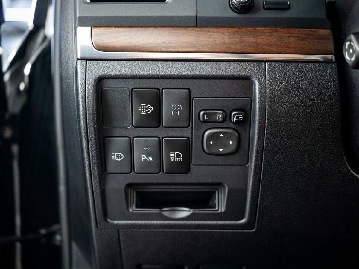 Toyota Land Cruiser 2016 - фото автомобиля