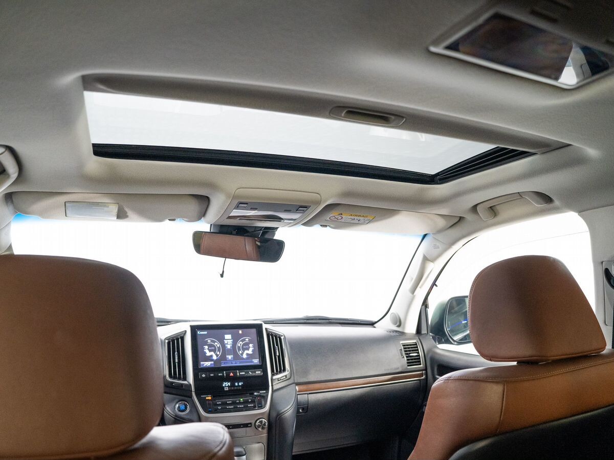 Toyota Land Cruiser 2016 - фото автомобиля