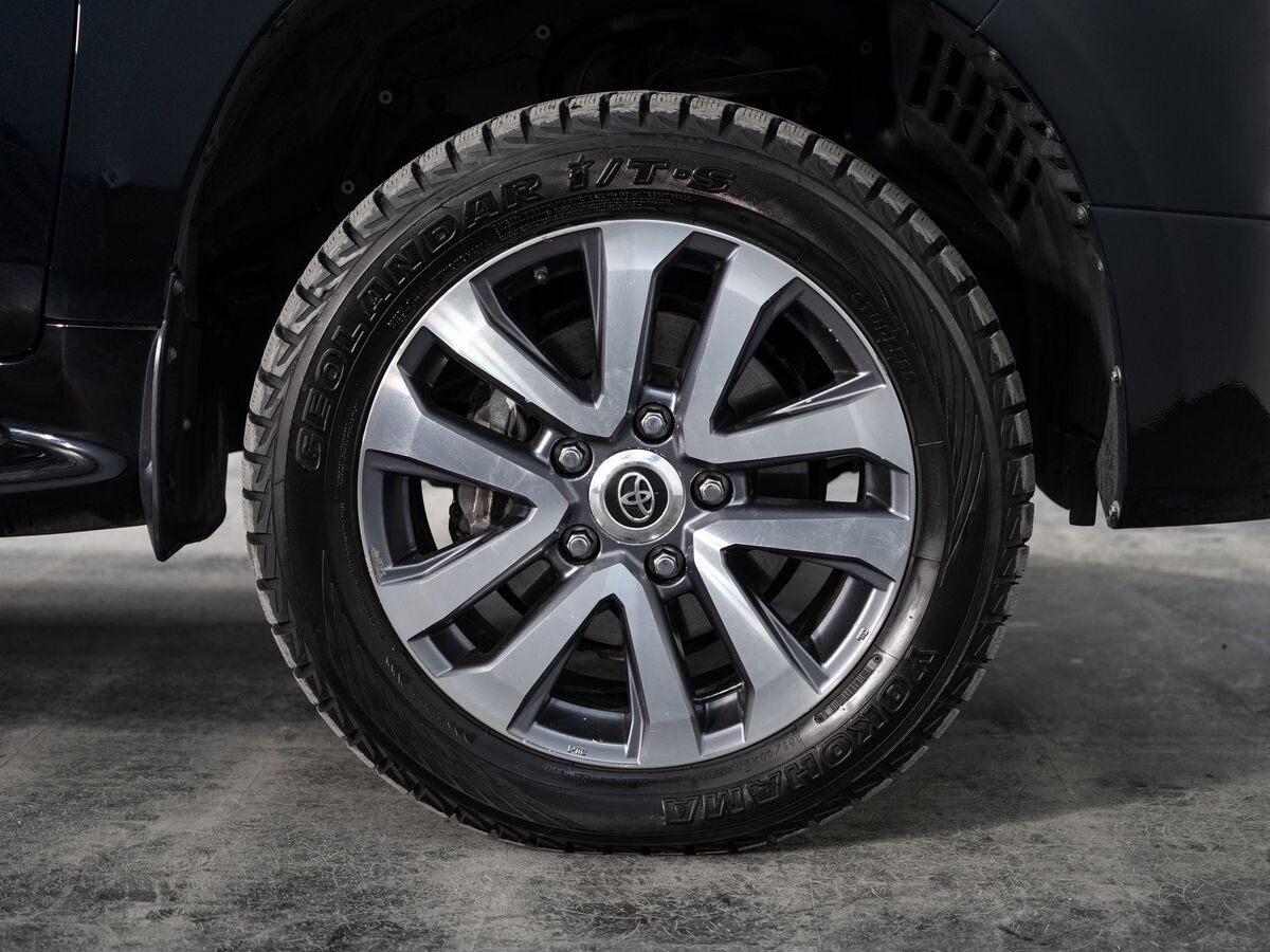 Toyota Land Cruiser 2016 - фото автомобиля