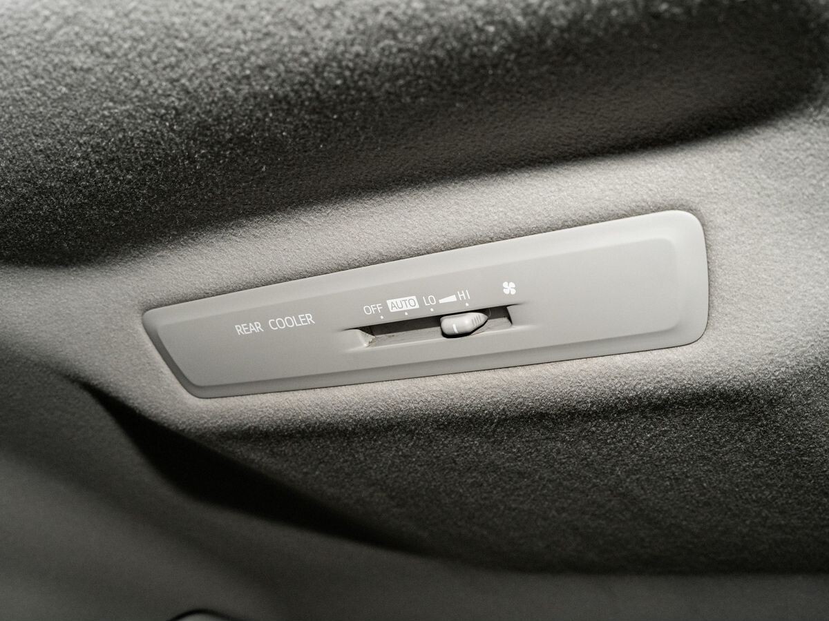 Toyota Noah 2014 - фото автомобиля