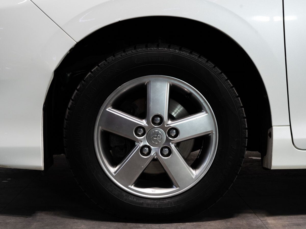 Toyota Noah 2014 - фото автомобиля