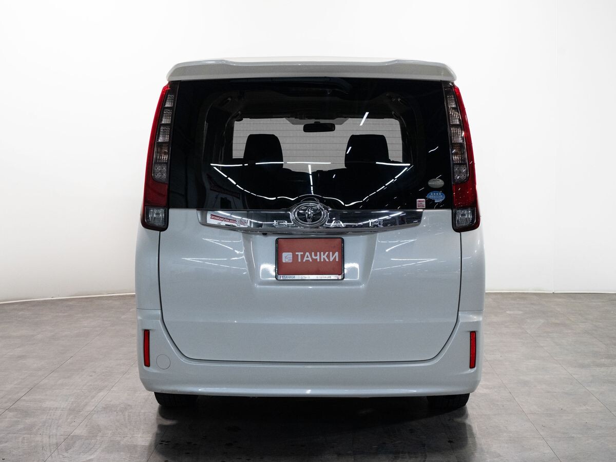 Toyota Noah 2014 - фото автомобиля