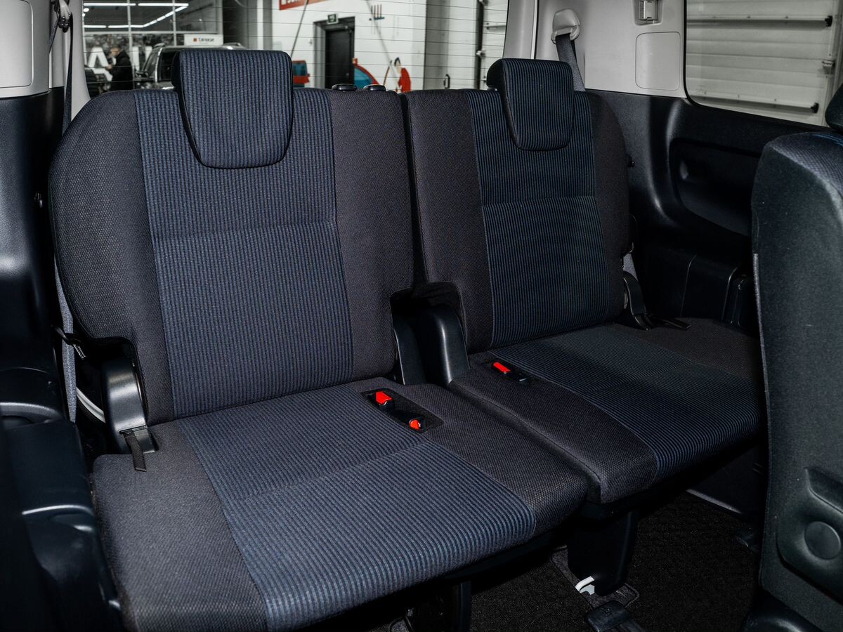 Toyota Noah 2014 - фото автомобиля