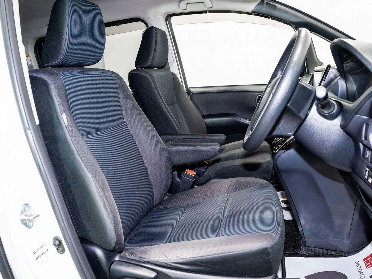 Toyota Noah 2014 - фото автомобиля