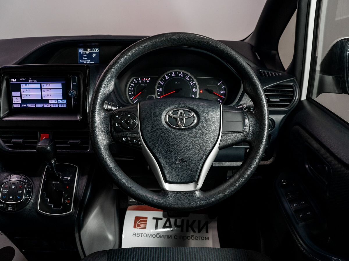 Toyota Noah 2014 - фото автомобиля