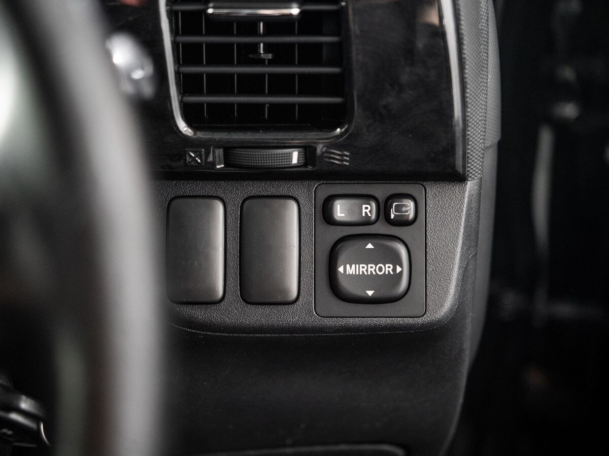 Toyota Wish 2009 - фото автомобиля