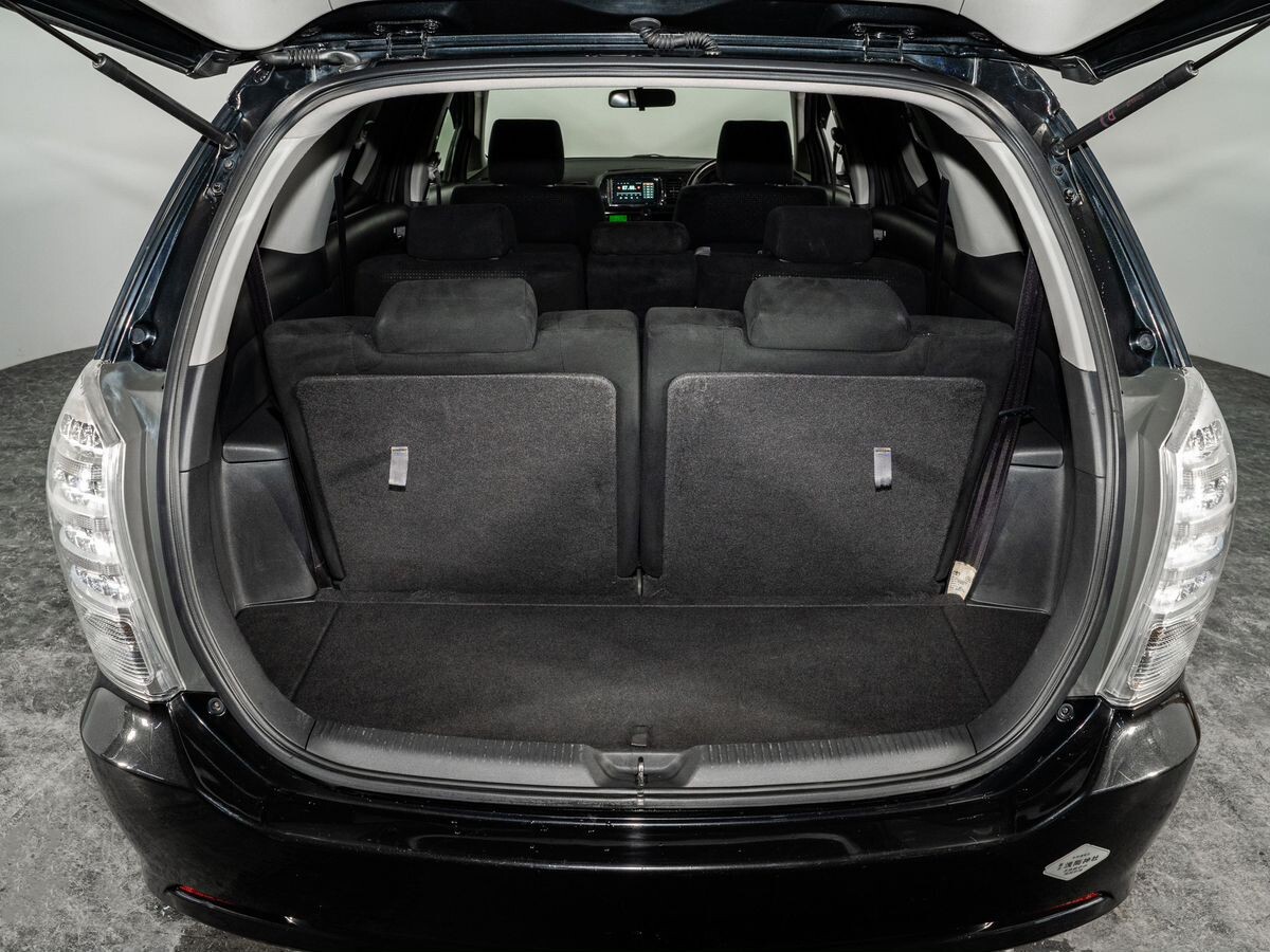 Toyota Wish 2009 - фото автомобиля