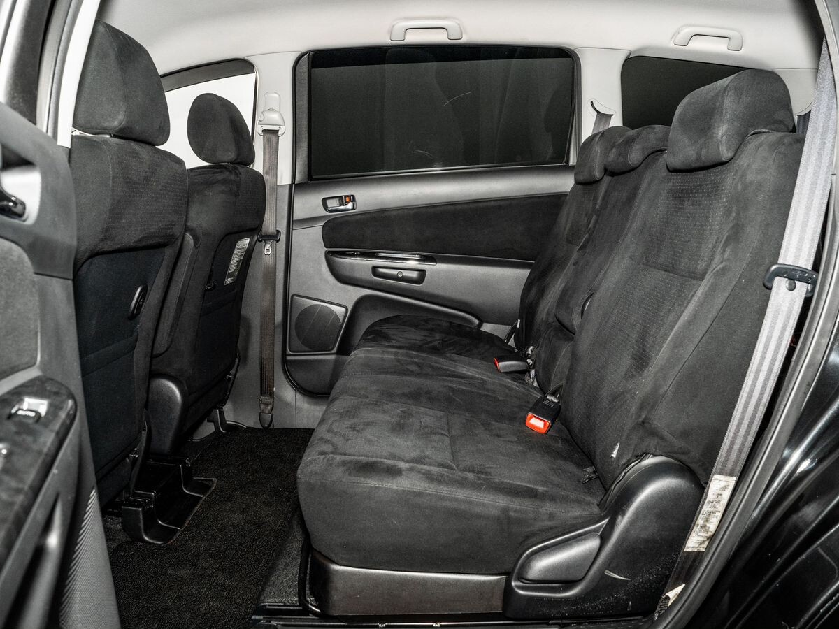 Toyota Wish 2009 - фото автомобиля