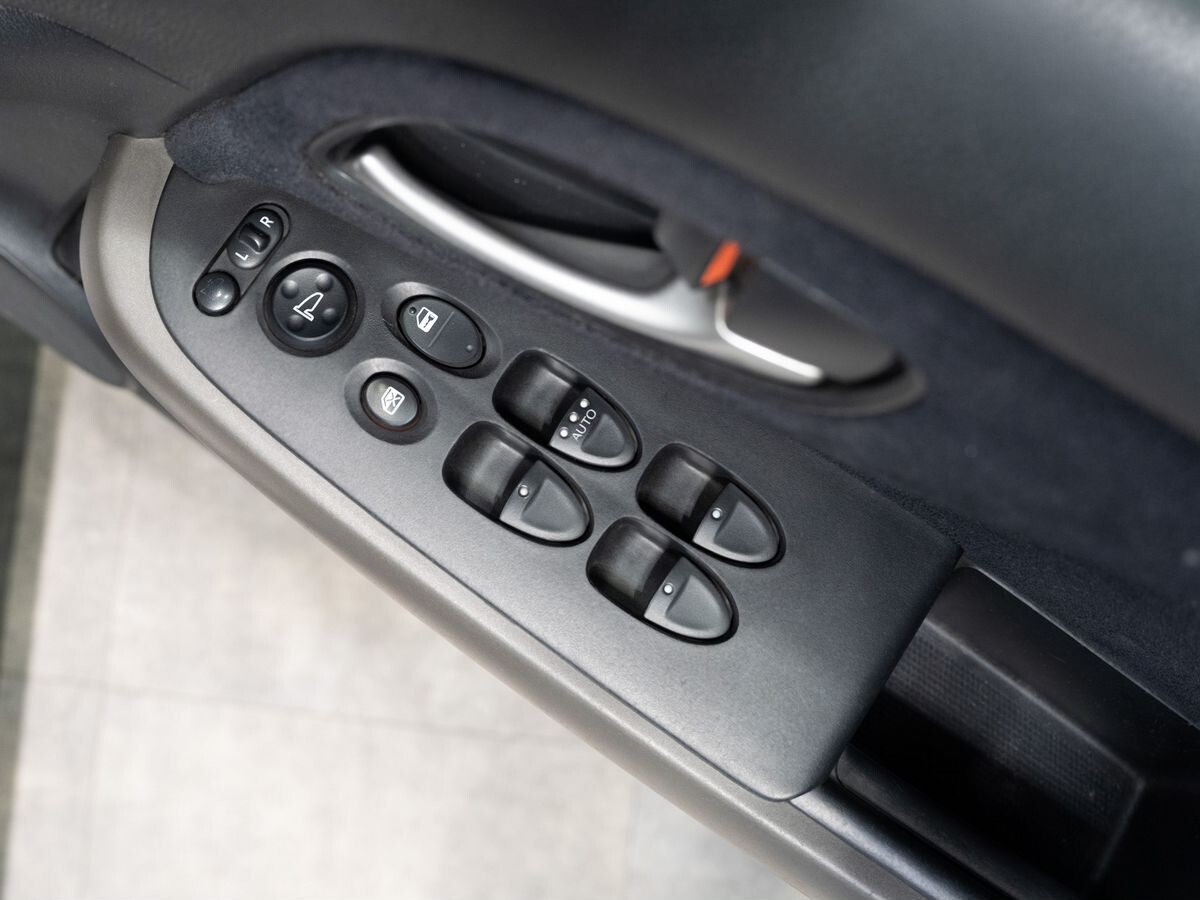 Honda Stream 2008 - фото автомобиля