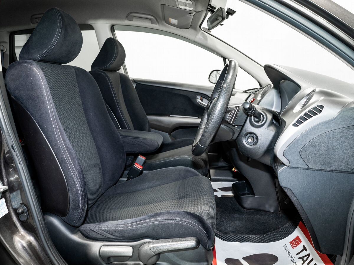 Honda Stream 2008 - фото автомобиля