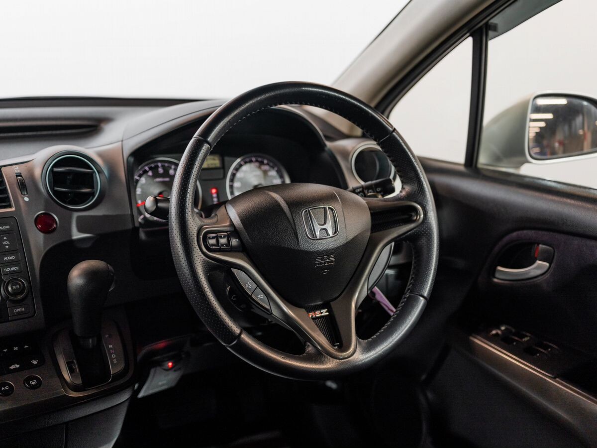 Honda Stream 2008 - фото автомобиля