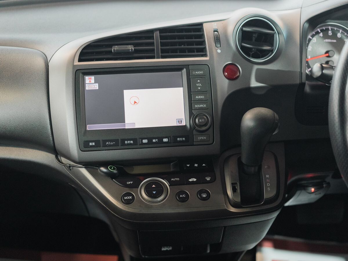 Honda Stream 2008 - фото автомобиля