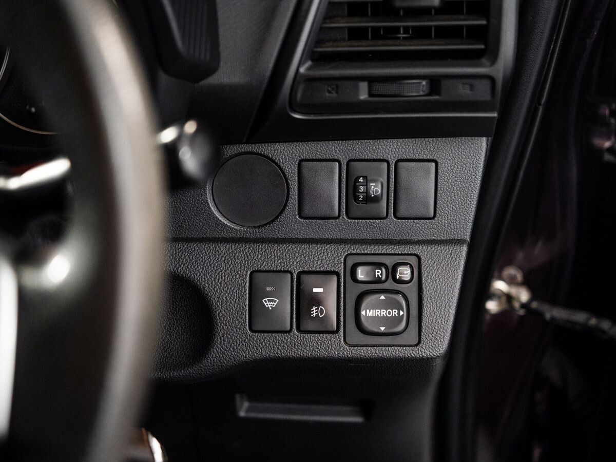 Toyota Ractis 2011 - фото автомобиля