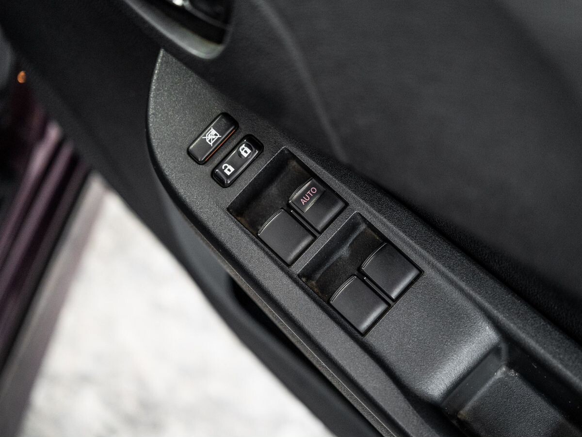 Toyota Ractis 2011 - фото автомобиля