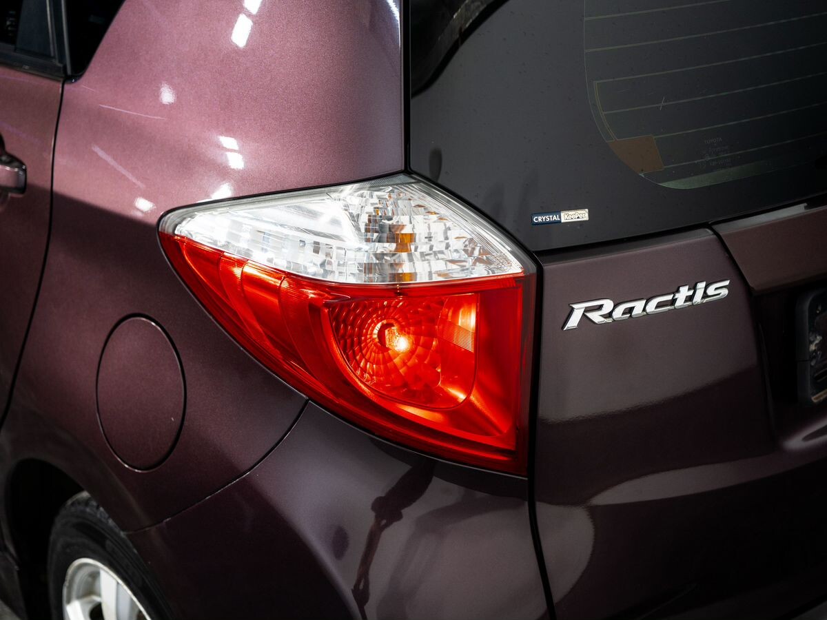Toyota Ractis 2011 - фото автомобиля