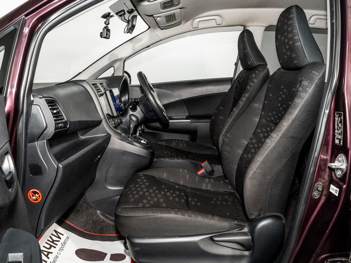 Toyota Ractis 2011 - фото автомобиля