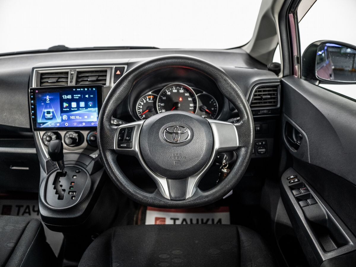 Toyota Ractis 2011 - фото автомобиля