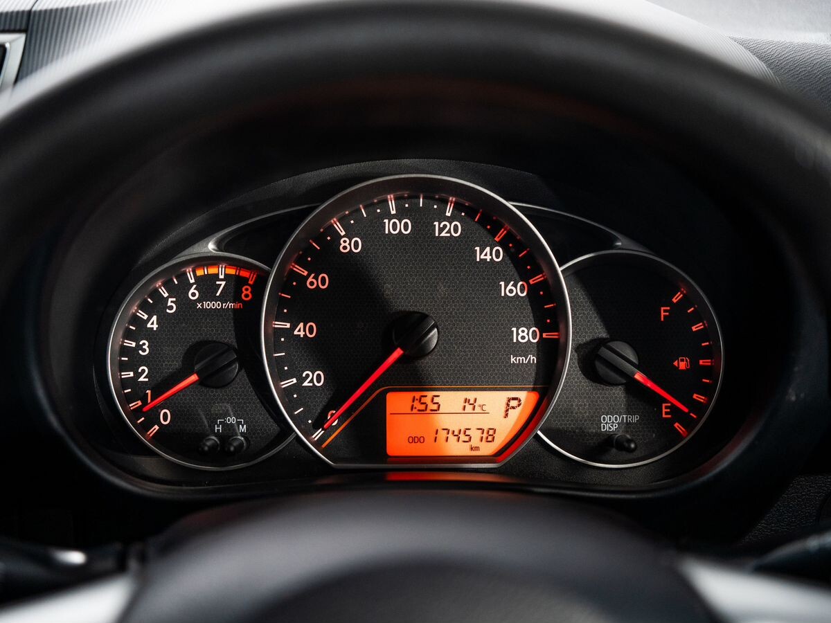 Toyota Ractis 2011 - фото автомобиля