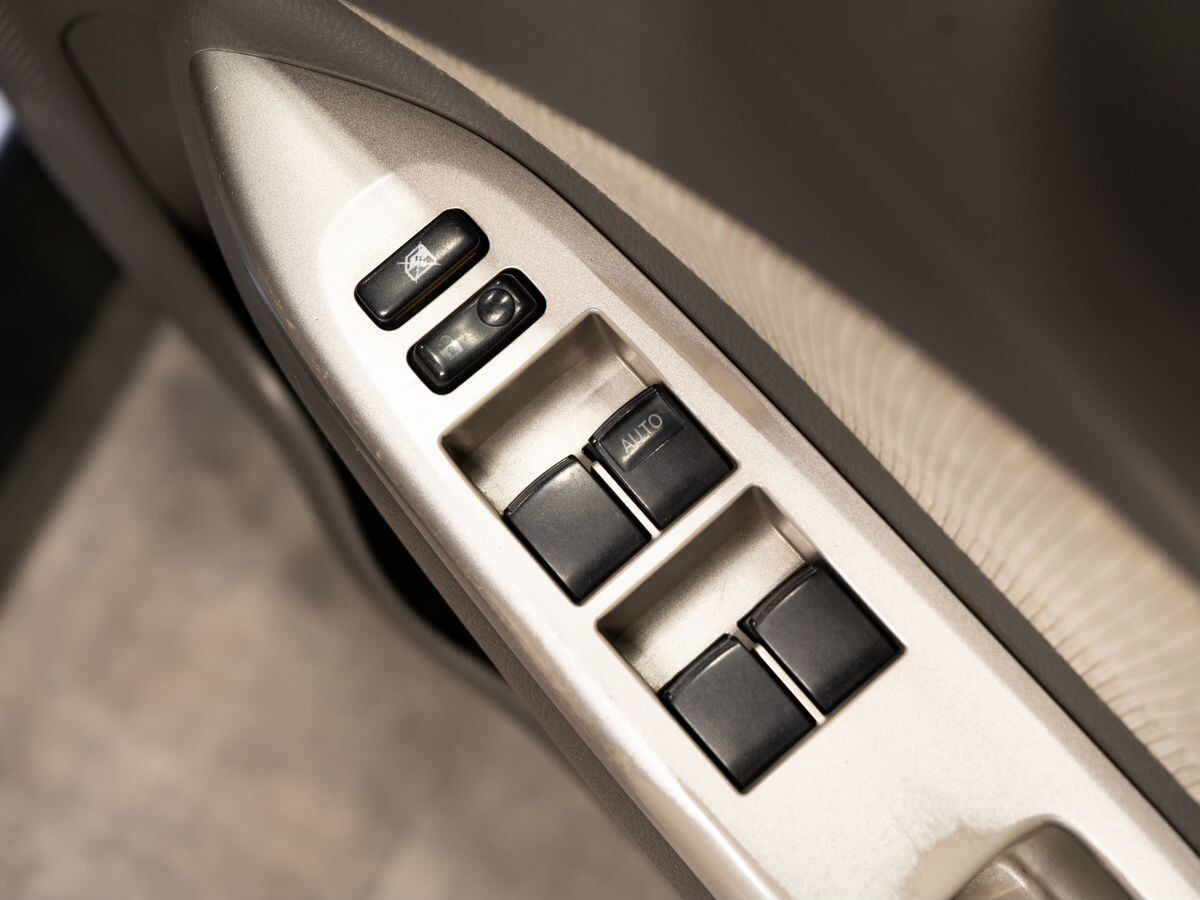 Toyota Belta 2010 - фото автомобиля