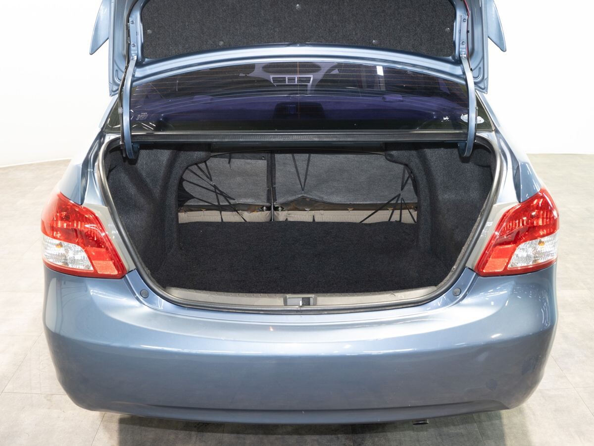 Toyota Belta 2010 - фото автомобиля