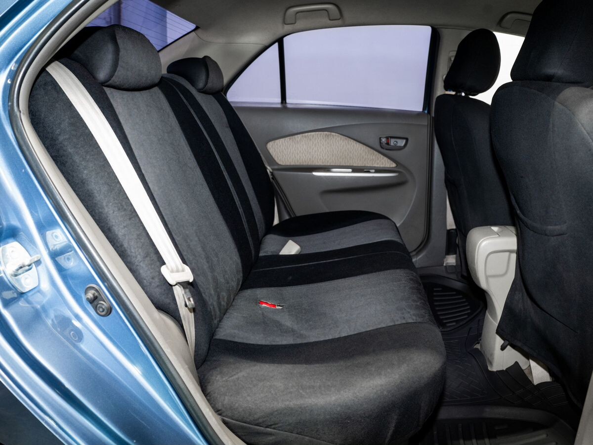 Toyota Belta 2010 - фото автомобиля