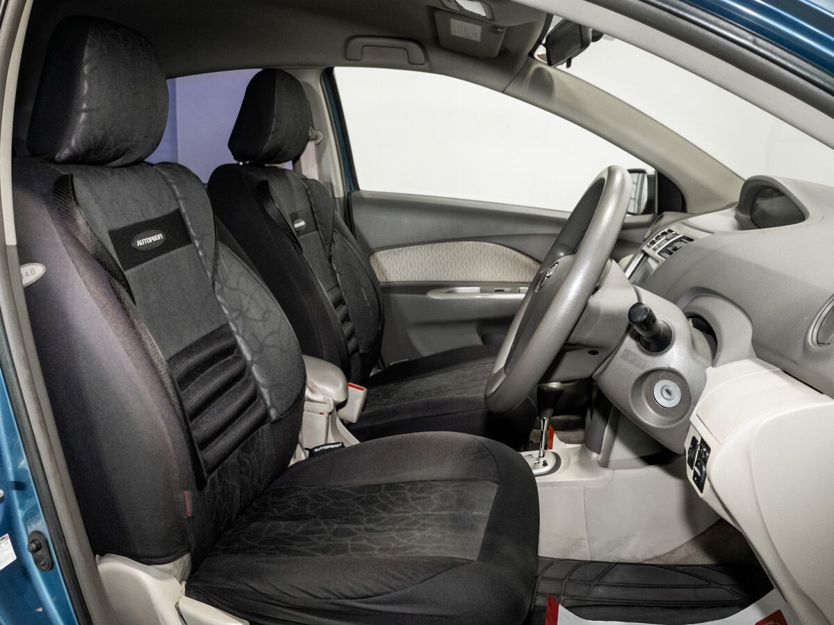 Toyota Belta 2010 - фото автомобиля