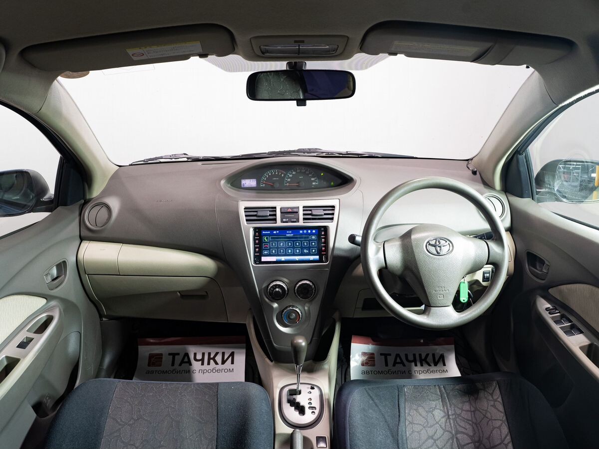 Toyota Belta 2010 - фото автомобиля