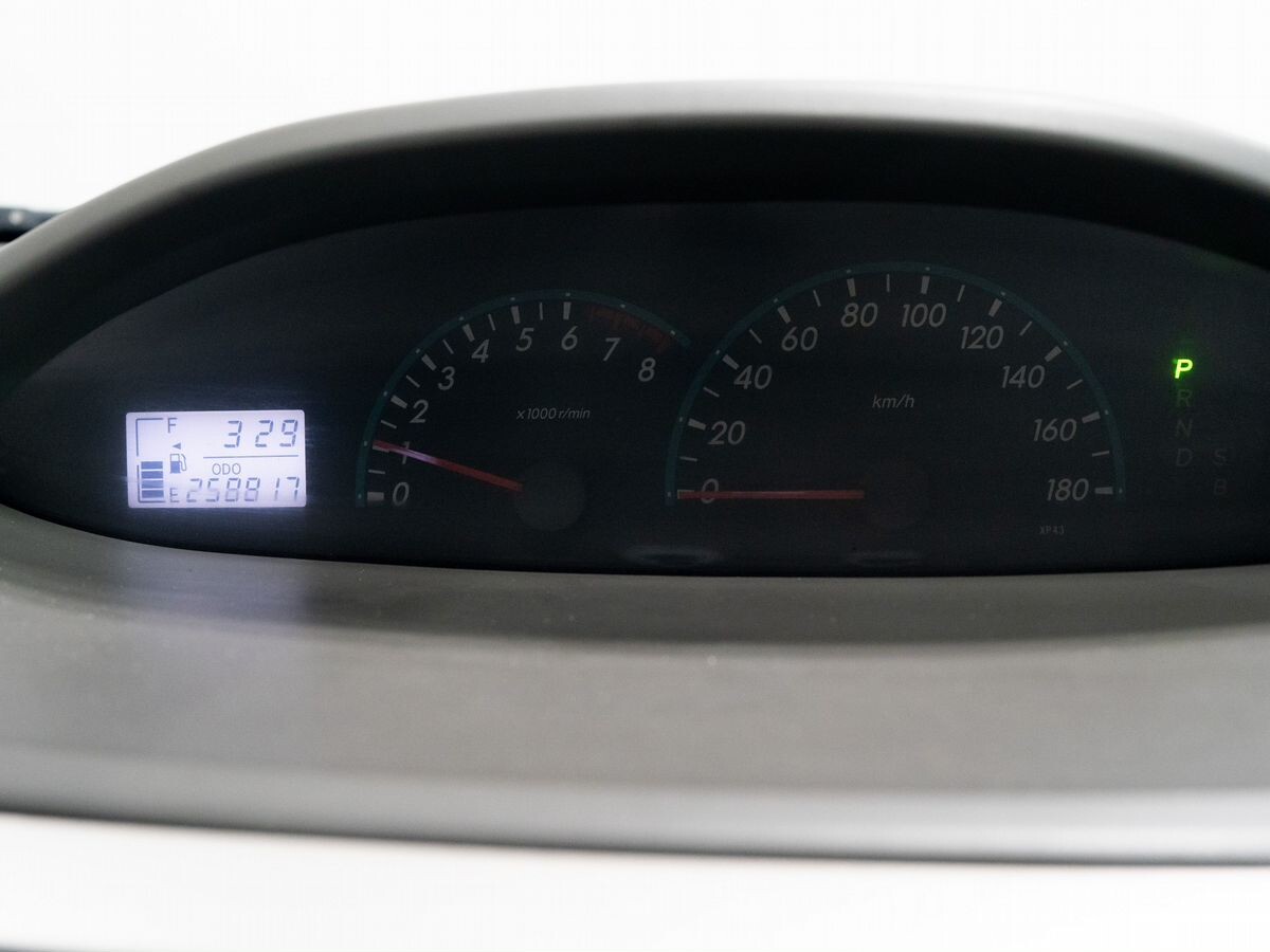 Toyota Belta 2010 - фото автомобиля