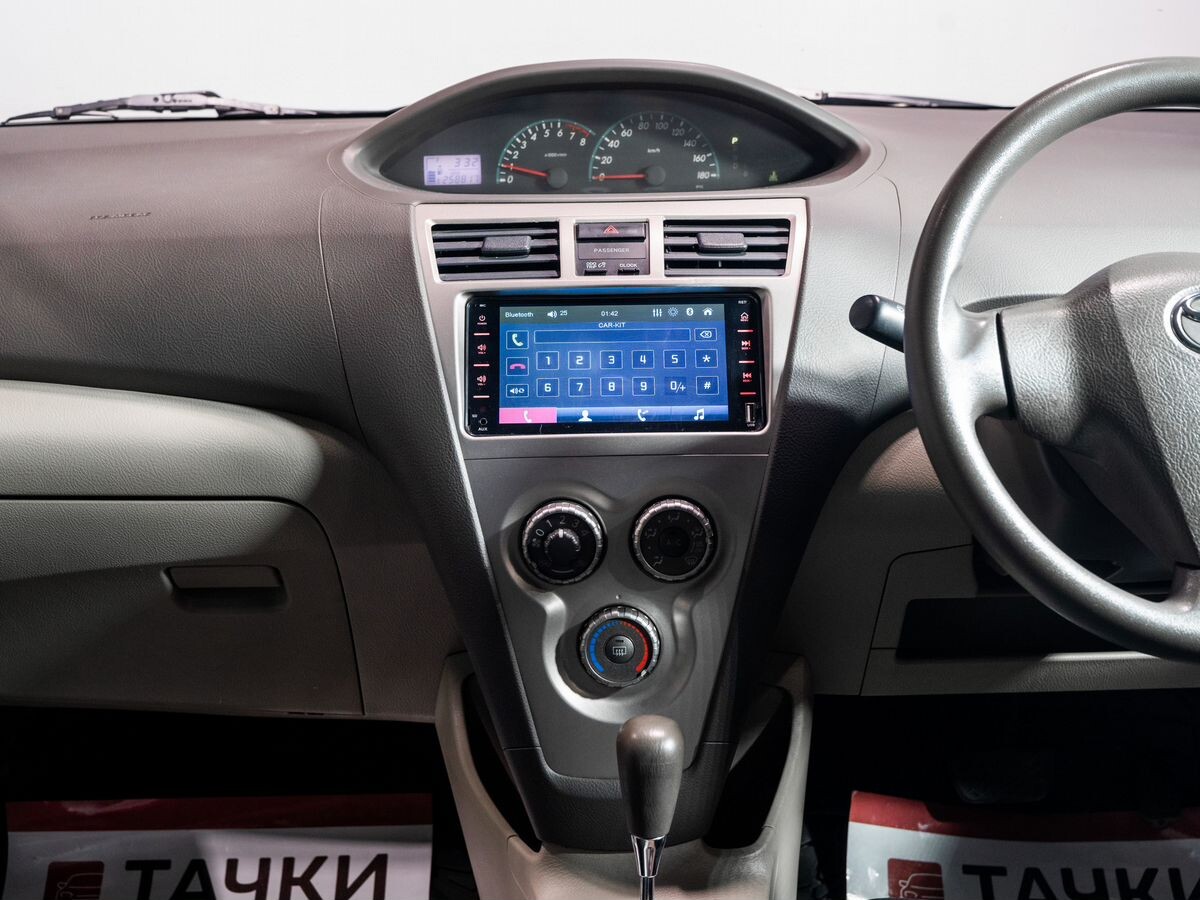 Toyota Belta 2010 - фото автомобиля