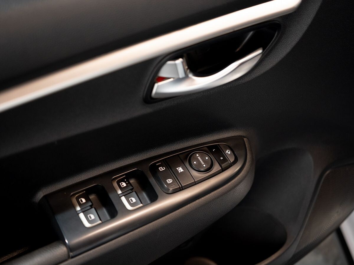 Kia Rio 2021 - фото автомобиля