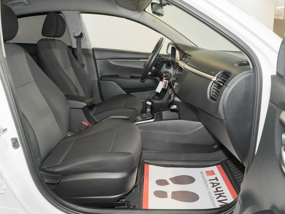 Kia Rio 2021 - фото автомобиля