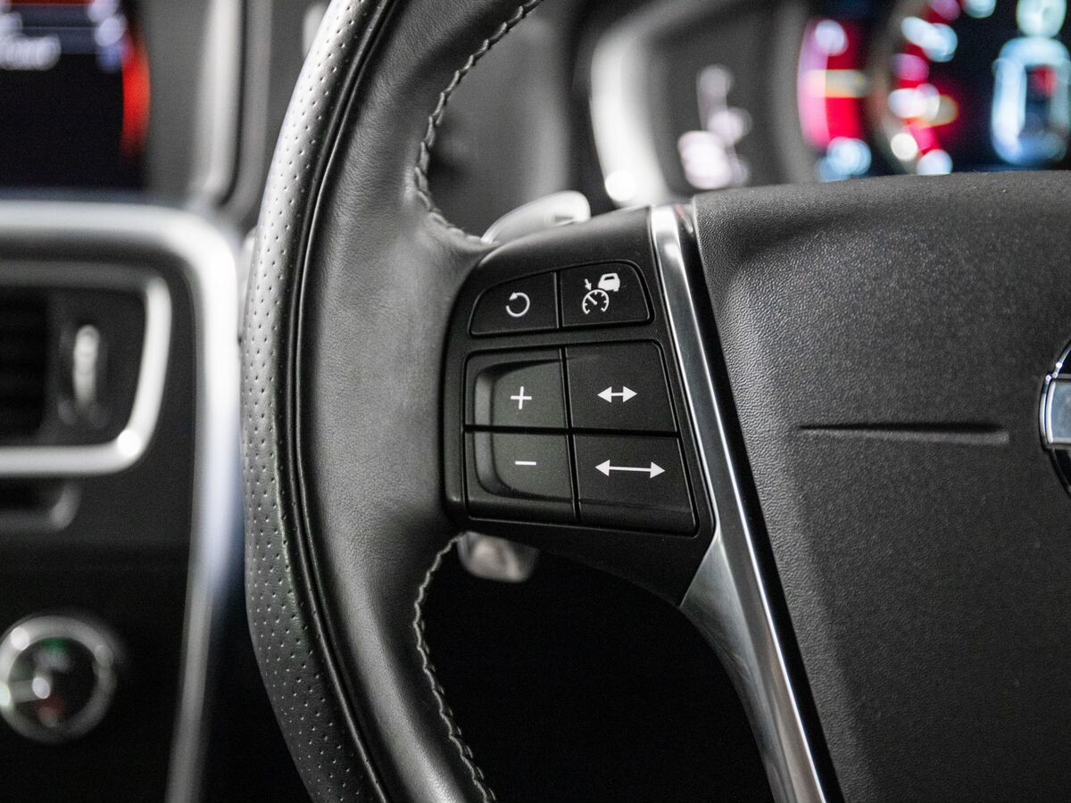 Volvo V60 2013 - фото автомобиля