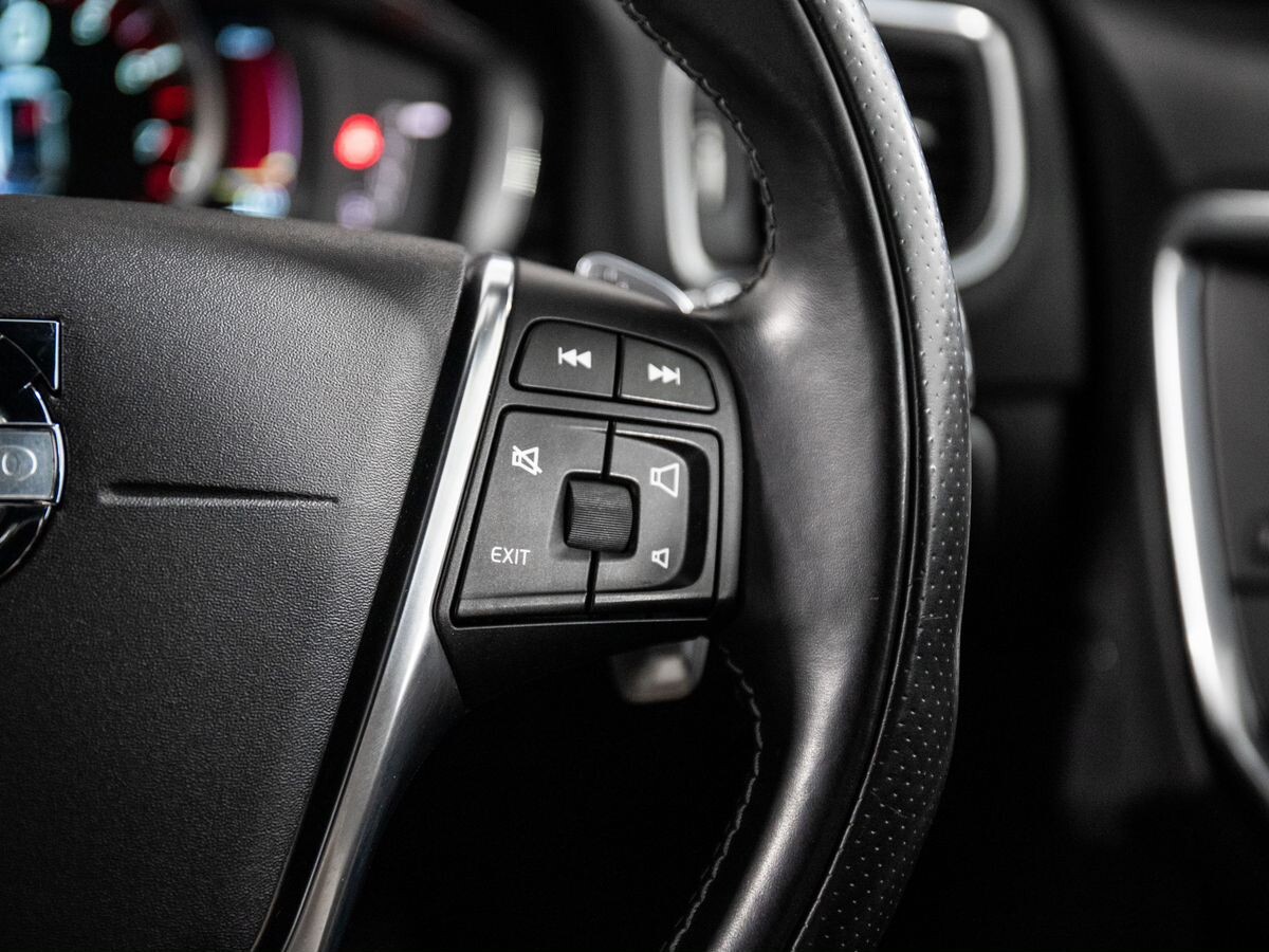 Volvo V60 2013 - фото автомобиля