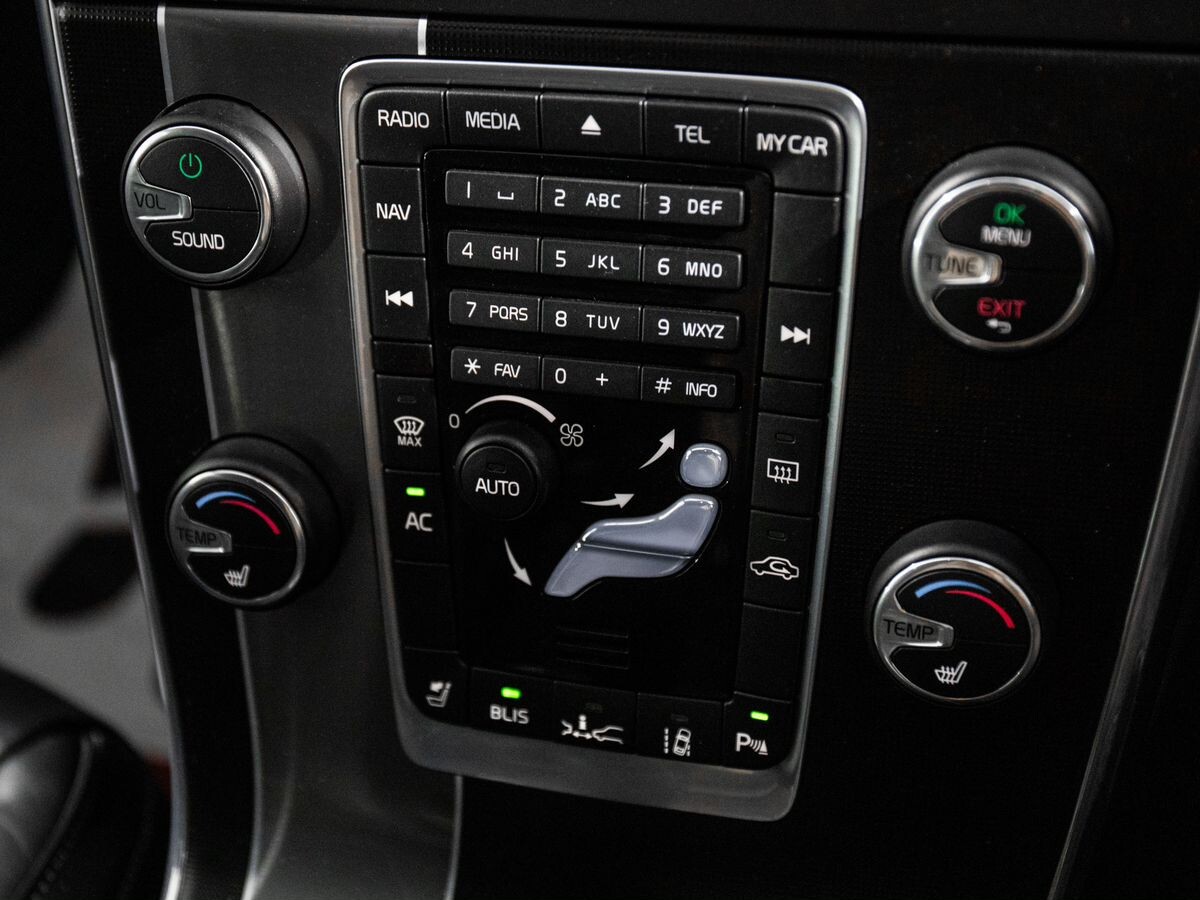 Volvo V60 2013 - фото автомобиля