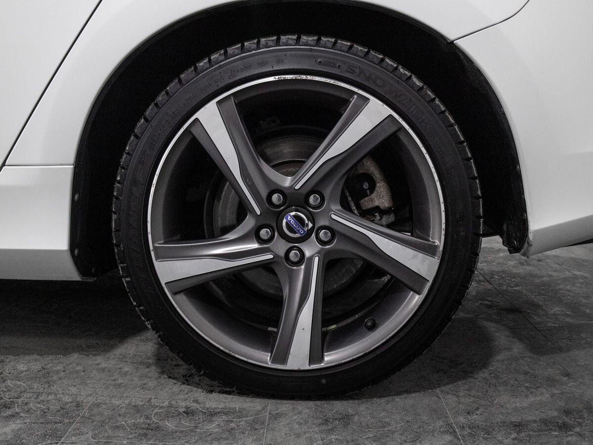 Volvo V60 2013 - фото автомобиля