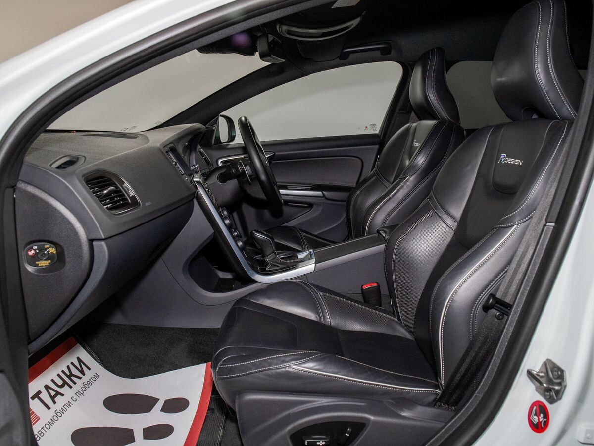 Volvo V60 2013 - фото автомобиля