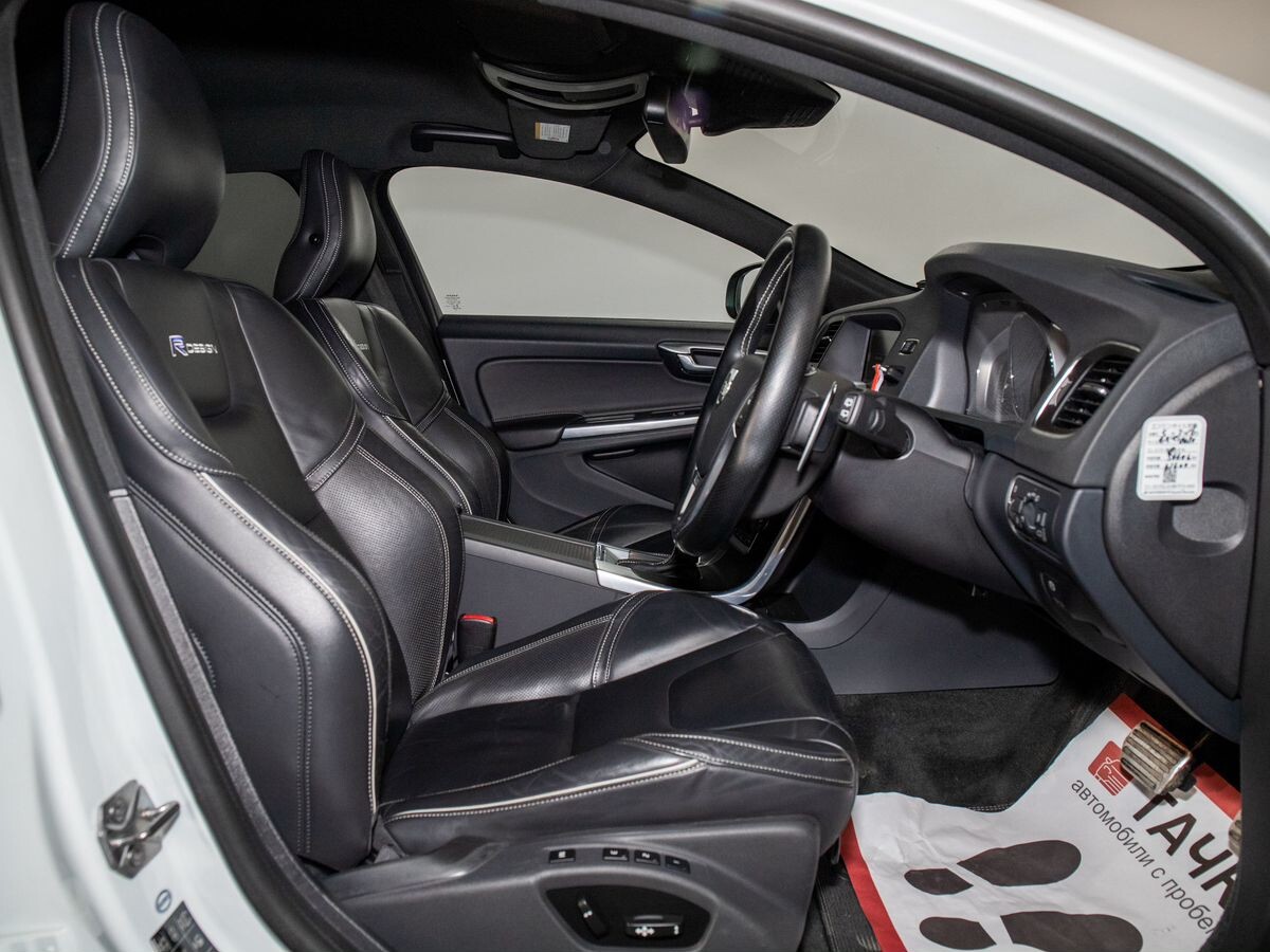 Volvo V60 2013 - фото автомобиля