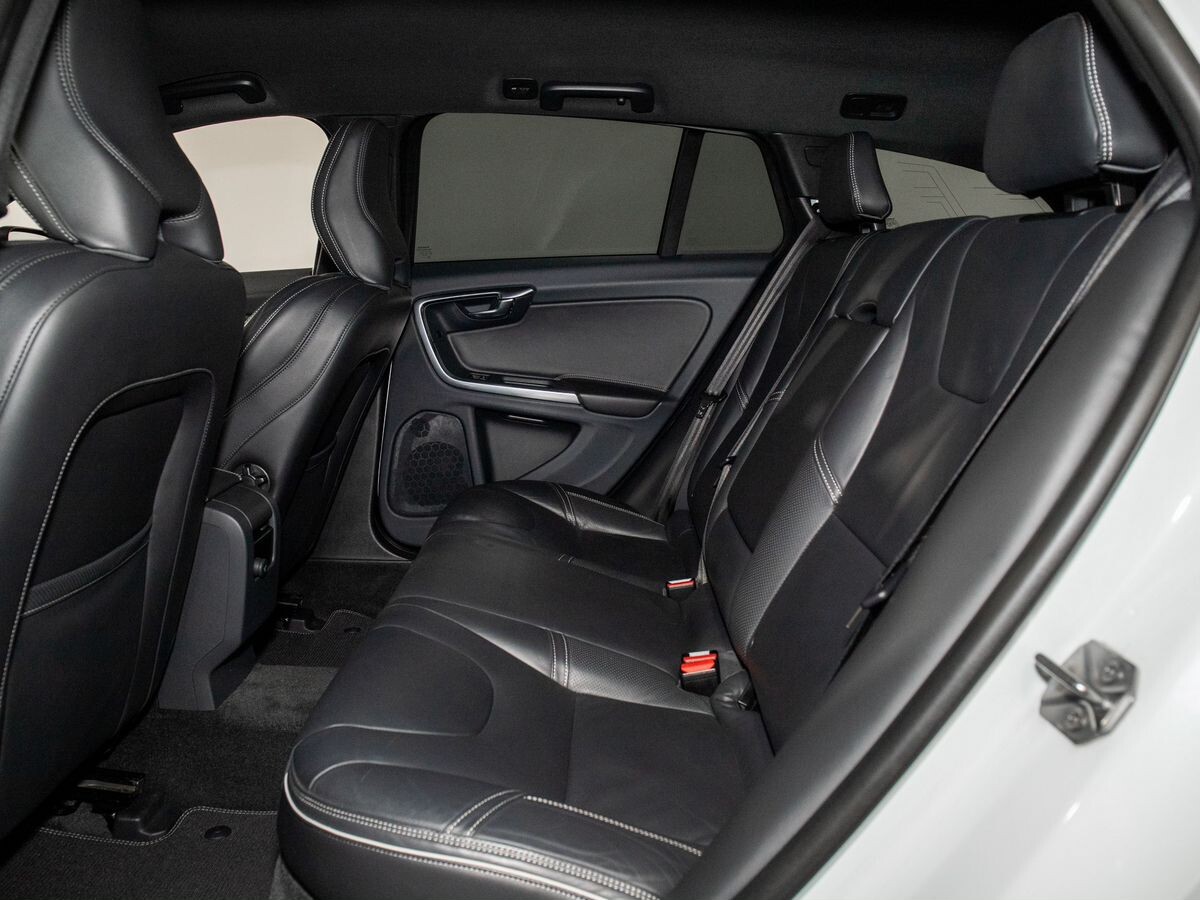 Volvo V60 2013 - фото автомобиля