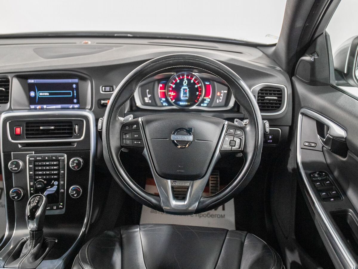 Volvo V60 2013 - фото автомобиля