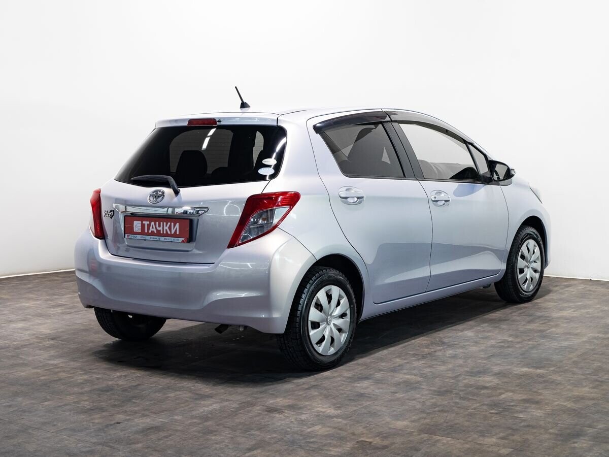 Toyota Vitz 2013 - фото автомобиля