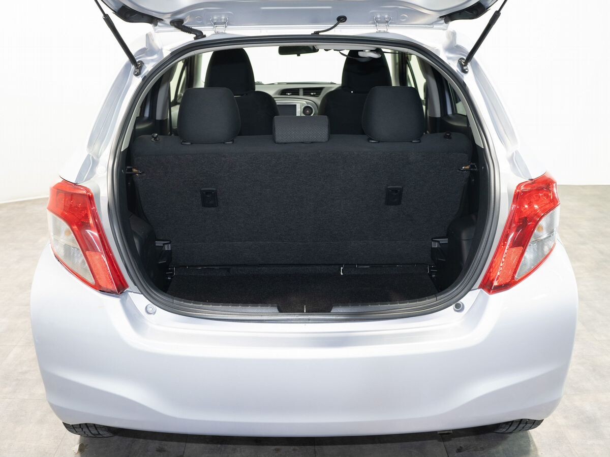 Toyota Vitz 2013 - фото автомобиля