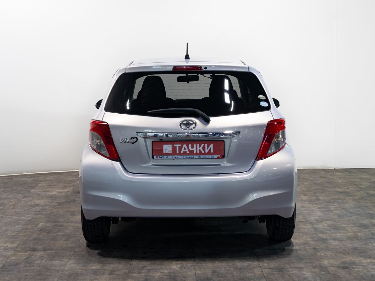 Toyota Vitz 2013 - фото автомобиля