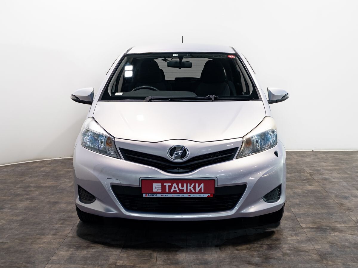Toyota Vitz 2013 - фото автомобиля