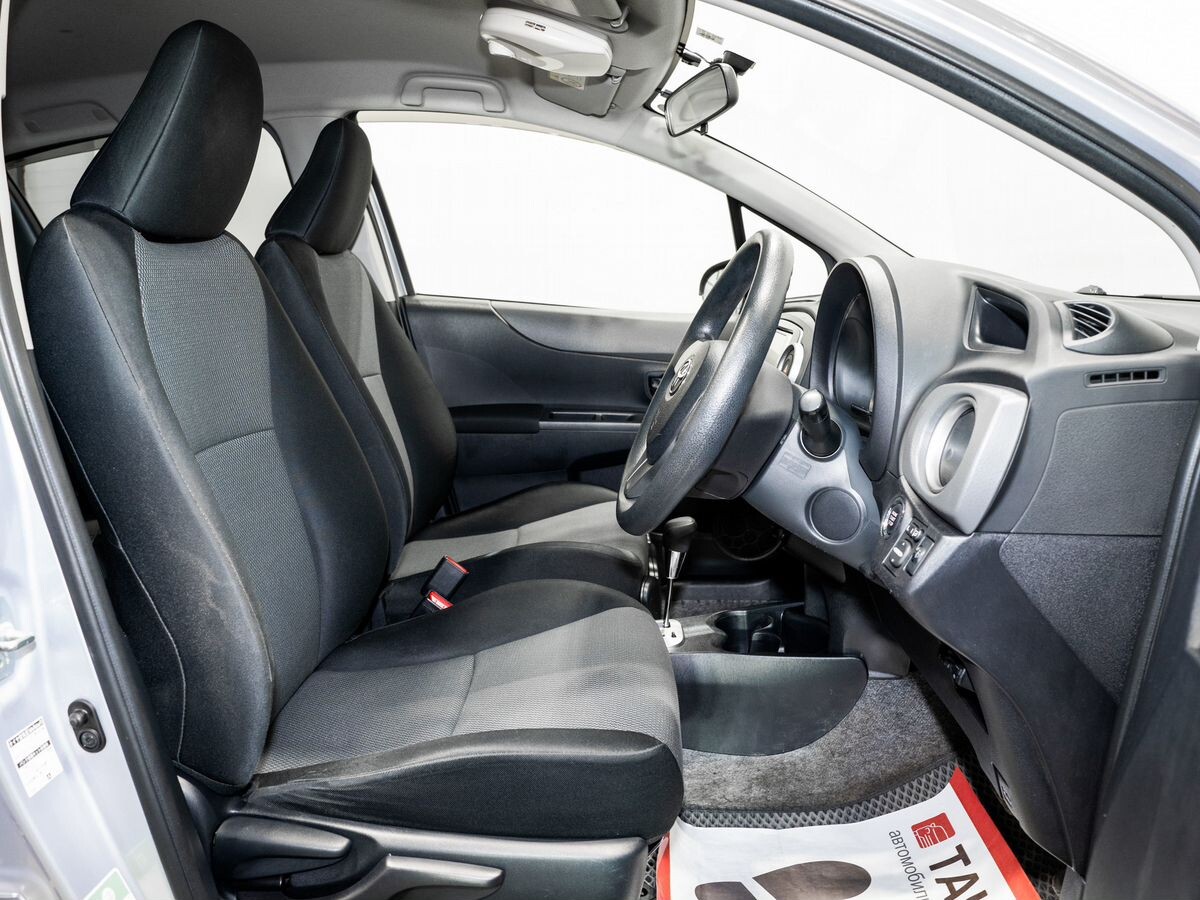 Toyota Vitz 2013 - фото автомобиля