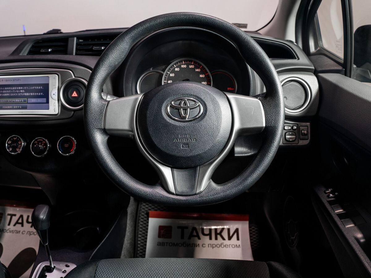 Toyota Vitz 2013 - фото автомобиля