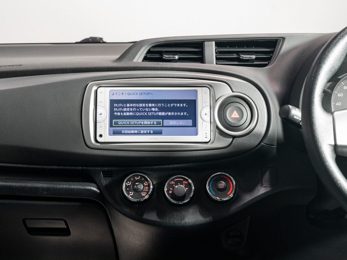 Toyota Vitz 2013 - фото автомобиля