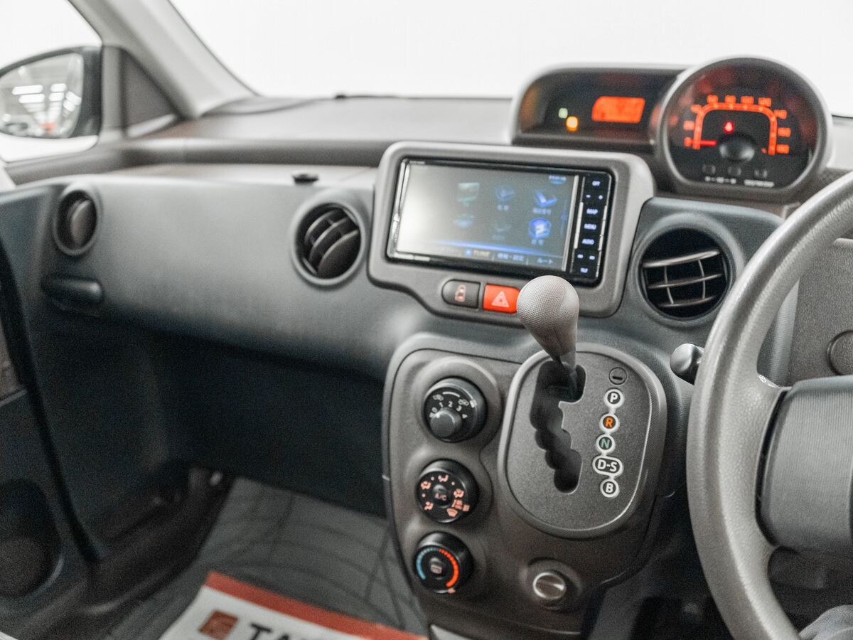 Toyota Spade 2012 - фото автомобиля