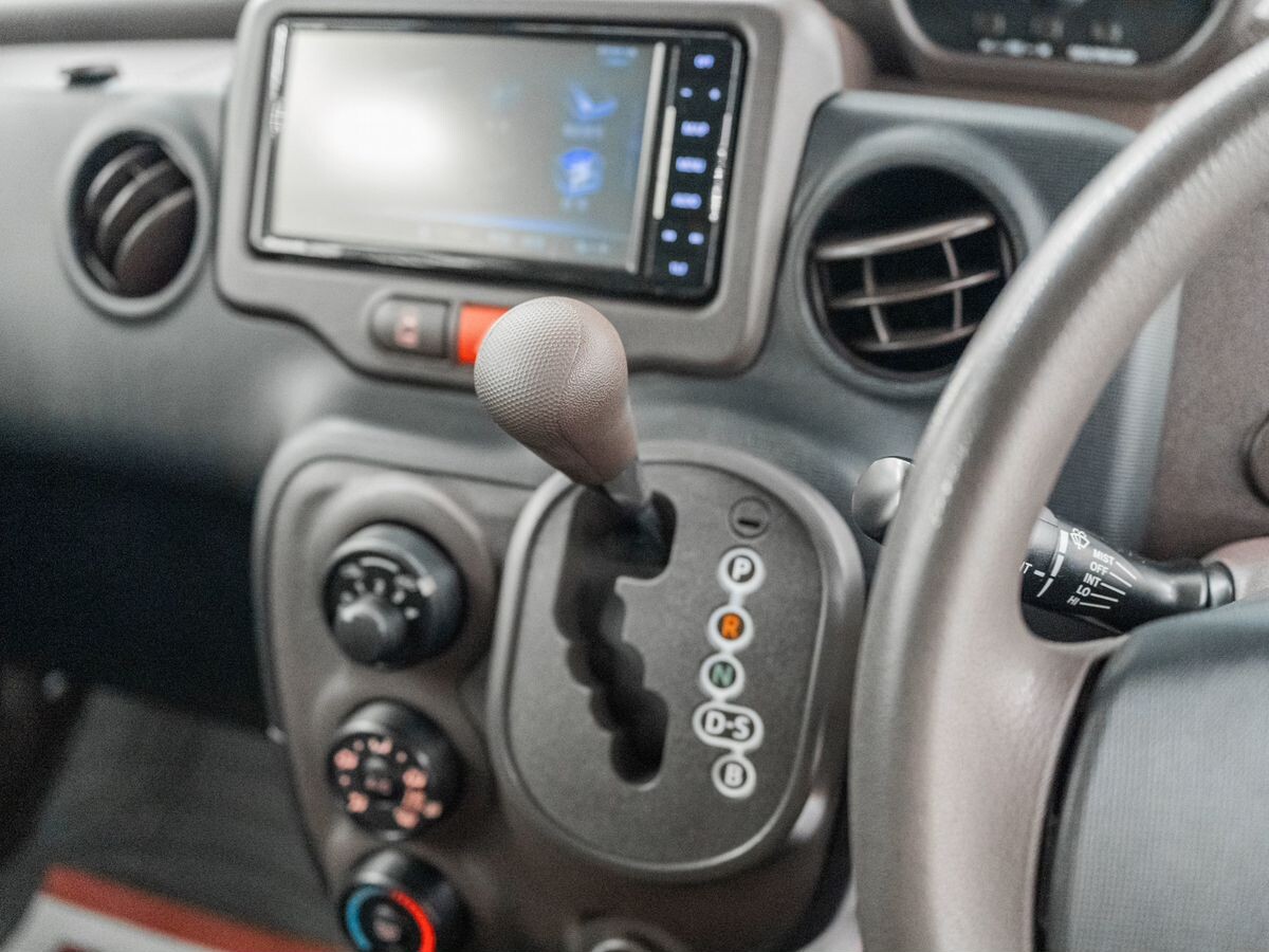 Toyota Spade 2012 - фото автомобиля