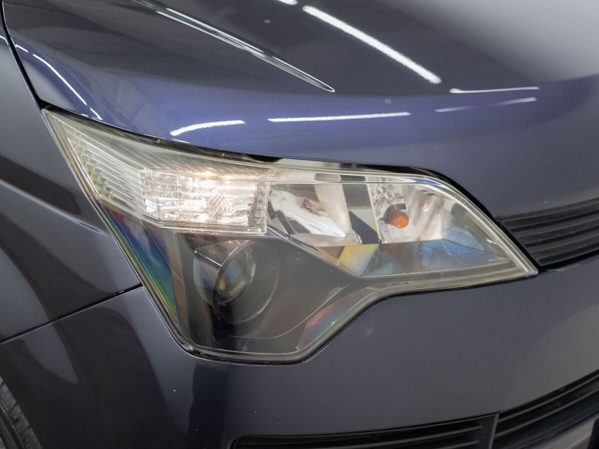 Toyota Spade 2012 - фото автомобиля